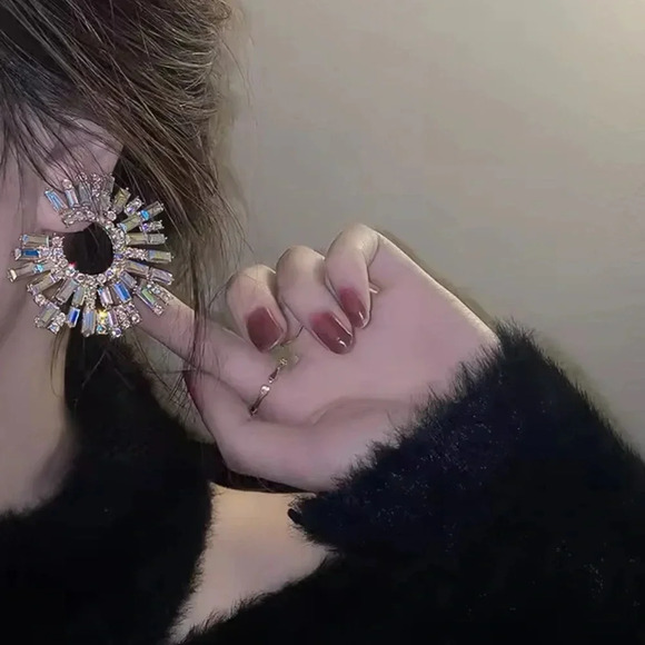 OPULENT CRYSTAL STARDUST EARRINGS - Picture 6 of 15